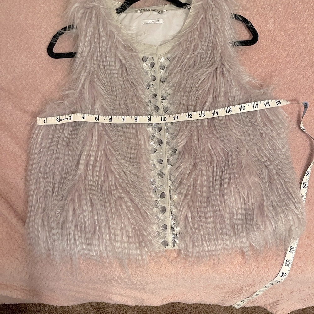 Chic Faux Fur Vest with Silver Grommet Accents Womans Size Small - Picture 7 of 9